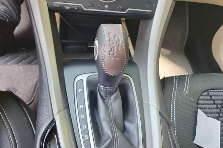 Used Ford Mondeo 2013 1.5L GTDi180 Comfort Model Gear Lever