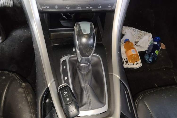 Used Ford Mondeo 2013 2.0L GTDi 200 Fashion Edition Gear Lever