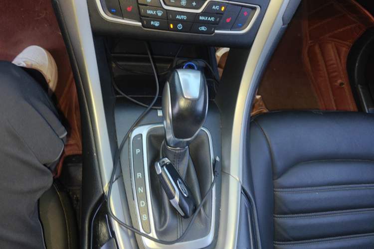 Used Ford Mondeo 2013 2.0L GTDi 200 Luxury Model Gear Lever