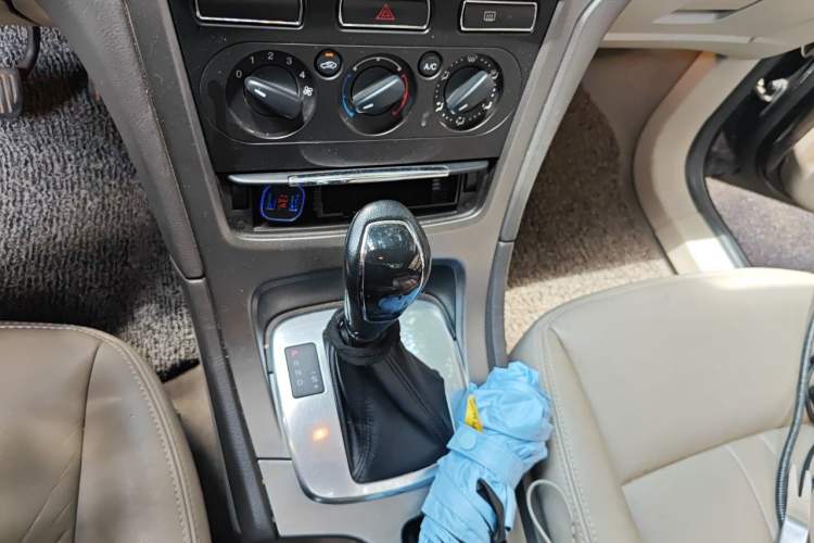 Used Ford Mondeo 2013 2.3L Fashion Edition Gear Lever