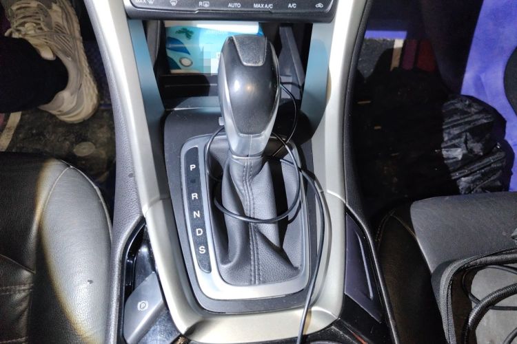 Used Ford Mondeo 2013 2.0L GTDi 200 Luxury Model Gear Lever