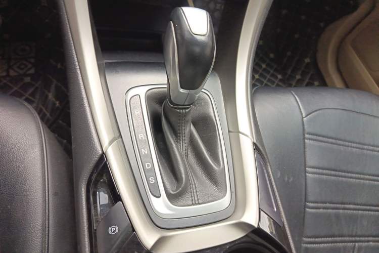 Used Ford Mondeo 2013 2.0L GTDi 200 Fashion Edition Gear Lever