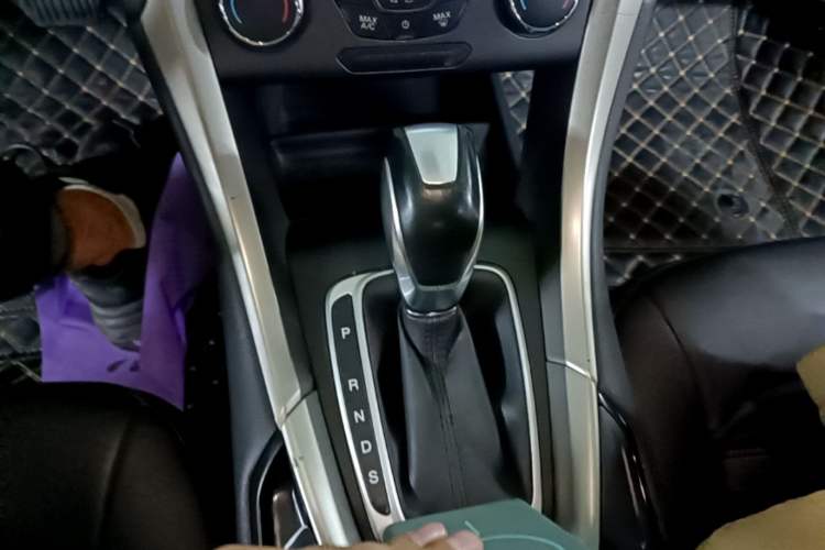 Used Ford Mondeo 2013 2.0L GTDi 200 Fashion Edition Gear Lever