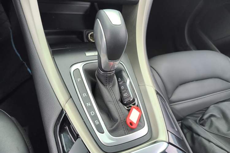 Used Ford Mondeo 2013 2.0L GTDi 200 Luxury Model Gear Lever