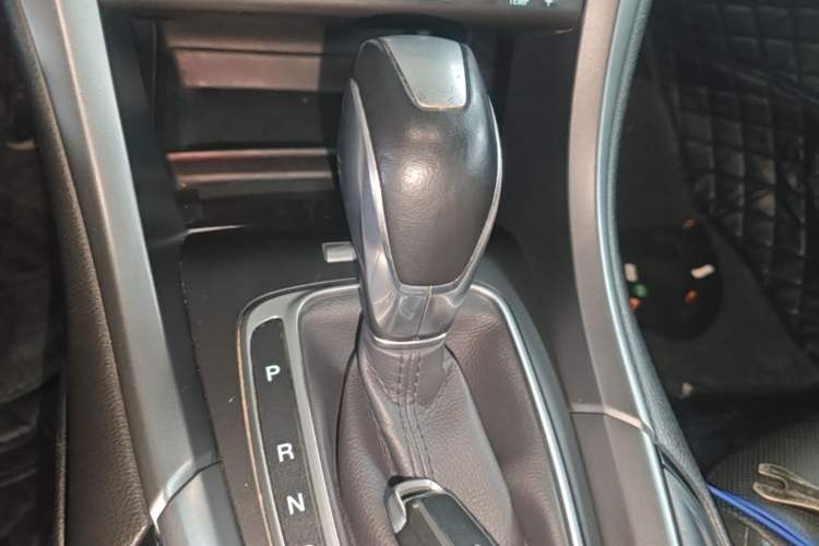 Used Ford Mondeo 2013 2.0L GTDi240 Luxury Sport Model Gear Lever