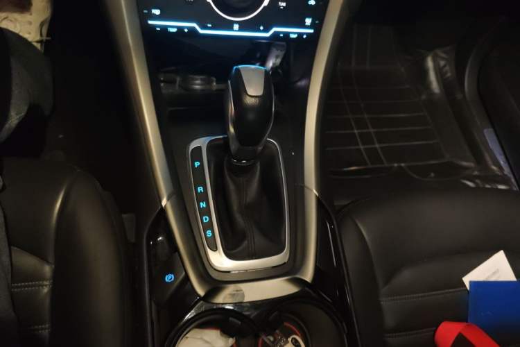 Used Ford Mondeo 2013 2.0L GTDi 200 Fashion Edition Gear Lever