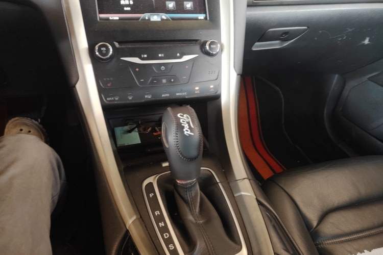 Used Ford Mondeo 2013 2.0L GTDi 200 Luxury Model Gear Lever