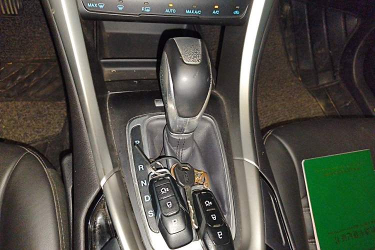 Used Ford Mondeo 2013 2.0L GTDi 200 Luxury Model Gear Lever