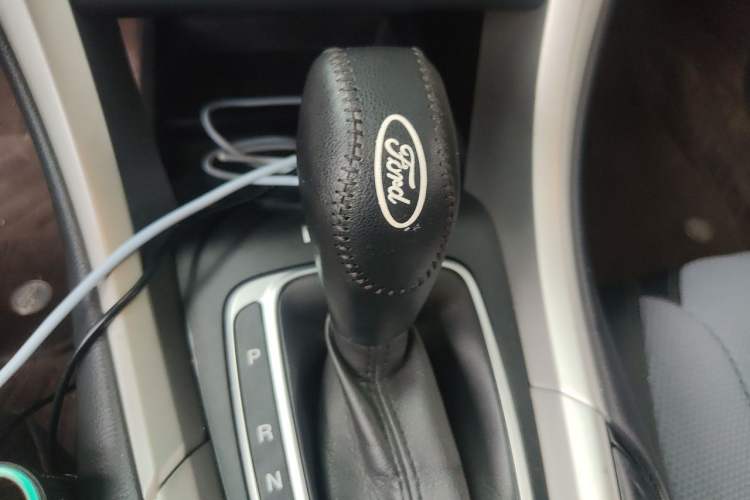 Used Ford Mondeo 2013 2.0L GTDi 200 Luxury Model Gear Lever