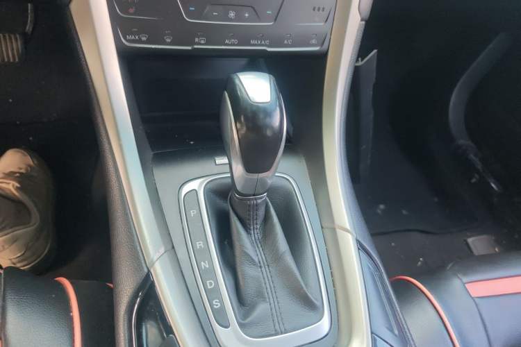 Used Ford Mondeo 2013 2.0L GTDi 200 Luxury Model Gear Lever