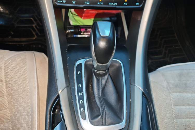 Used Ford Mondeo 2013 2.0L GTDi 200 Luxury Model Gear Lever