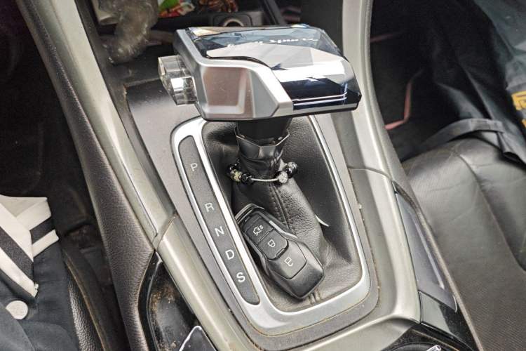 Used Ford Mondeo 2013 2.0L GTDi240 Luxury Sport Model Gear Lever