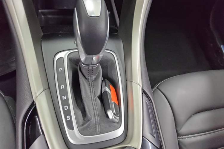 Used Ford Mondeo 2013 2.0L GTDi 200 Luxury Model Gear Lever