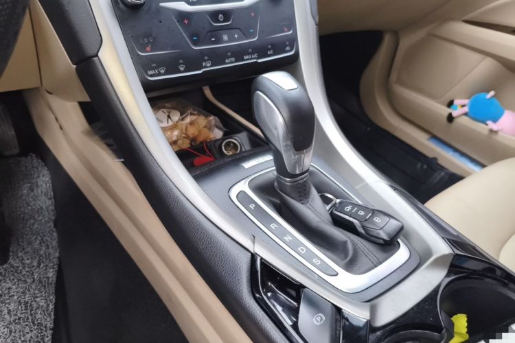 Used Ford Mondeo 2013 2.0L GTDi 200 Luxury Model Gear Lever