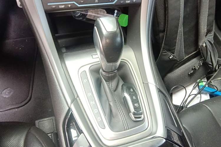 Used Ford Mondeo 2013 2.0L GTDi240 Luxury Sport Model Gear Lever