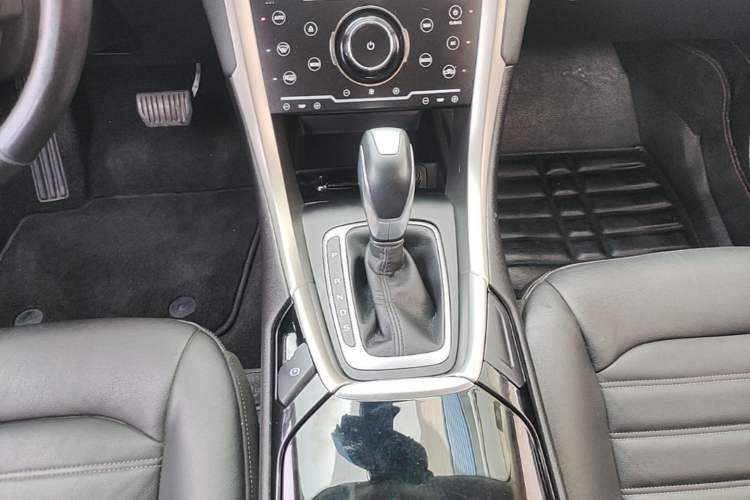 Used Ford Mondeo 2013 2.0L GTDi 200 Fashion Edition Gear Lever