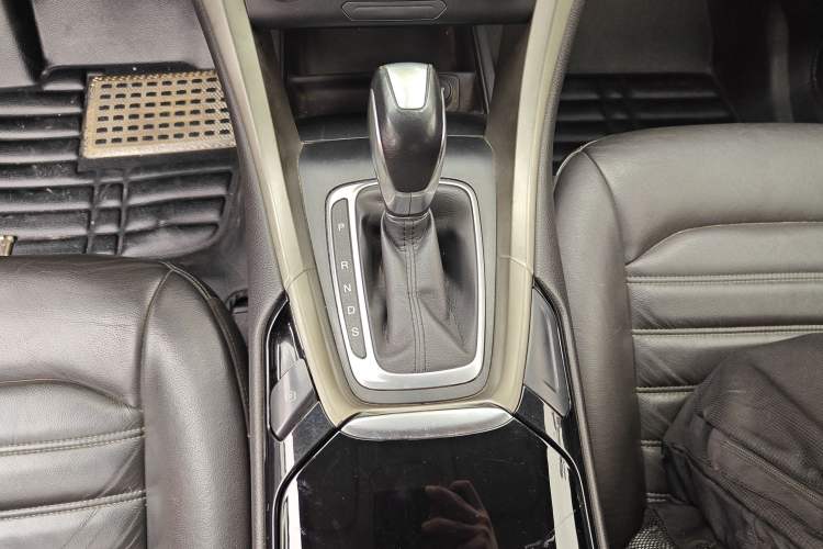 Used Ford Mondeo 2013 2.0L GTDi 200 Fashion Edition Gear Lever