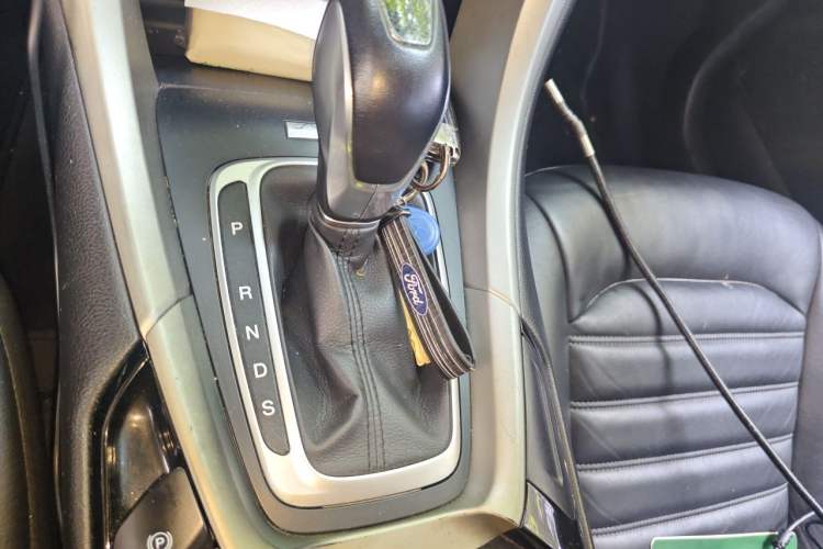 Used Ford Mondeo 2013 2.0L GTDi 200 Luxury Model Gear Lever