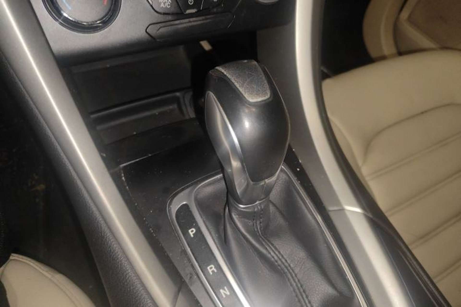 Used Ford Mondeo 2013 2.0L GTDi 200 Fashion Edition Gear Lever