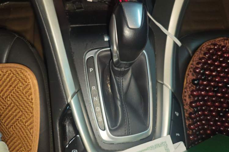 Used Ford Mondeo 2013 2.0L GTDi 200 Luxury Model Gear Lever