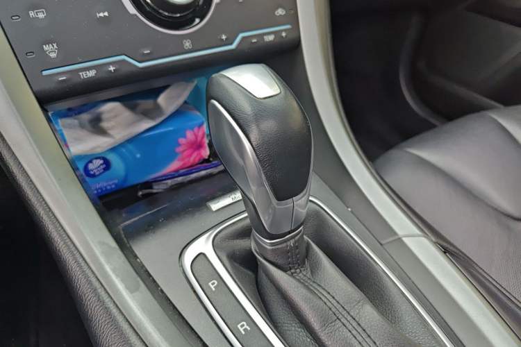 Used Ford Mondeo 2013 2.0L GTDi240 Luxury Sport Model Gear Lever