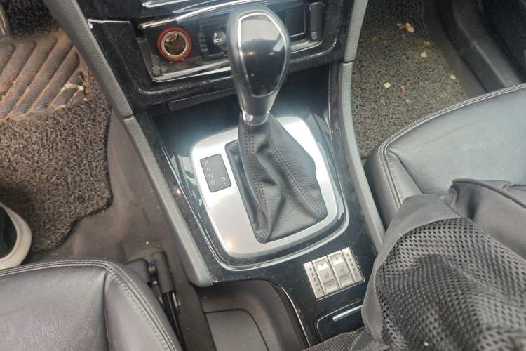 Used Ford Mondeo 2013 2.3L Fashion Edition Gear Lever