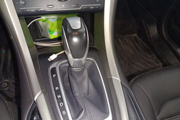 Used Ford Mondeo 2013 2.0L GTDi 200 Fashion Edition Gear Lever