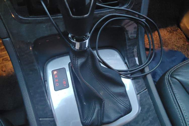 Used Ford Mondeo 2013 2.0L GTDi 200 Luxury Model Gear Lever