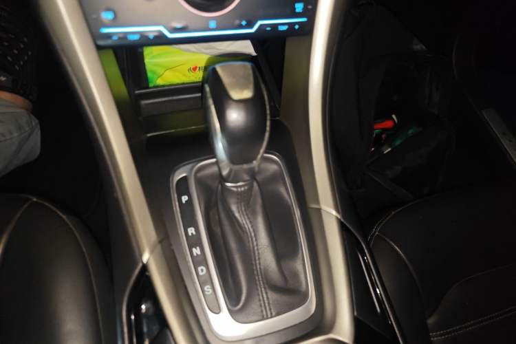 Used Ford Mondeo 2013 2.0L GTDi 200 Fashion Edition Gear Lever
