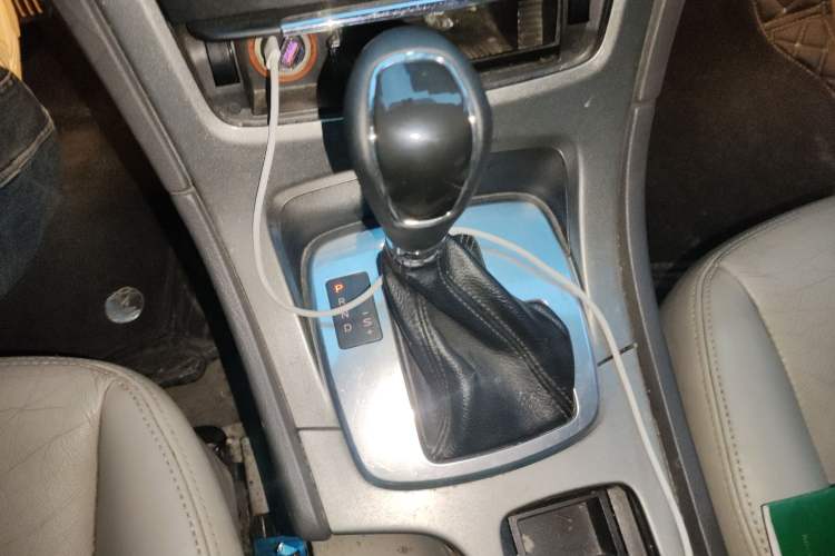 Used Ford Mondeo 2013 2.3L Fashion Edition Gear Lever