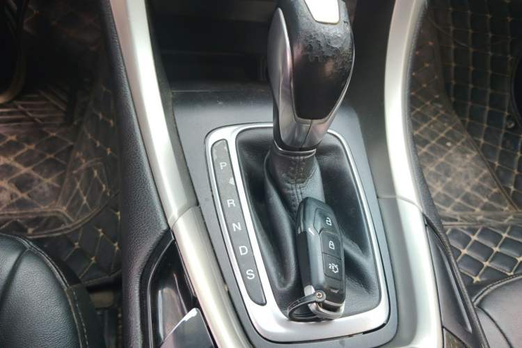 Used Ford Mondeo 2013 2.0L GTDi 200 Fashion Edition Gear Lever