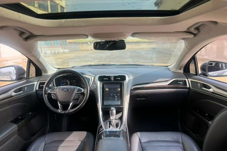 Used Ford Mondeo 2013 2.0L GTDi 200 Fashion Edition Interior 1