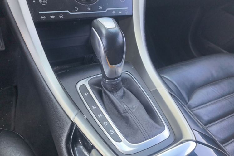 Used Ford Mondeo 2013 2.0L GTDi 200 Fashion Edition Interior 2