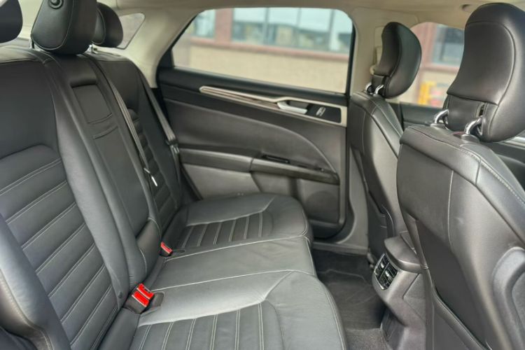 Used Ford Mondeo 2013 2.0L GTDi 200 Fashion Edition Interior 3