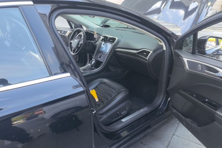 Used Ford Mondeo 2013 2.0L GTDi 200 Fashion Edition Interior 4