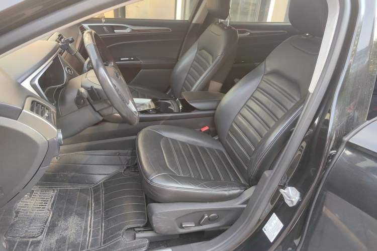 Used Ford Mondeo 2013 2.0L GTDi 200 Luxury Model Left Front Seat