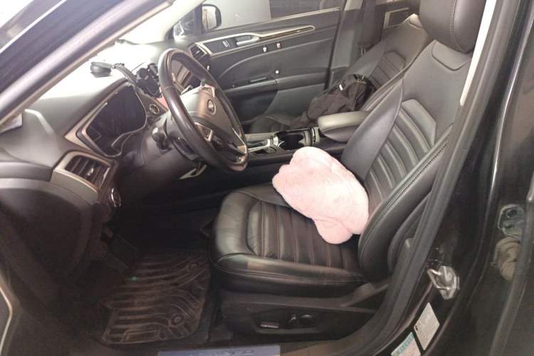Used Ford Mondeo 2013 2.0L GTDi 200 Fashion Edition Left Front Seat