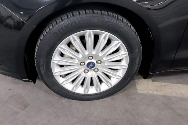 Used Ford Mondeo 2013 2.0L GTDi 200 Fashion Edition Left Front Wheel Hub