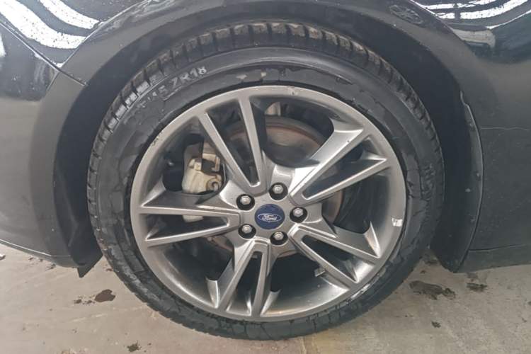 Used Ford Mondeo 2013 2.0L GTDi240 Luxury Sport Model Left Front Wheel Hub