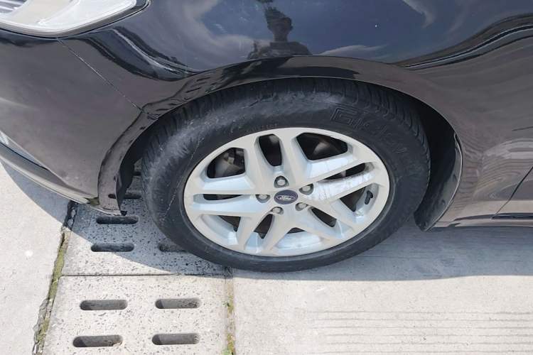 Used Ford Mondeo 2013 1.5L GTDi180 Fashion Edition Left Front Wheel Hub