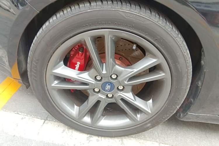 Used Ford Mondeo 2013 2.0L GTDi240 Luxury Sport Model Left Front Wheel Hub