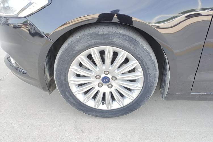 Used Ford Mondeo 2013 2.0L GTDi 200 Fashion Edition Left Front Wheel Hub
