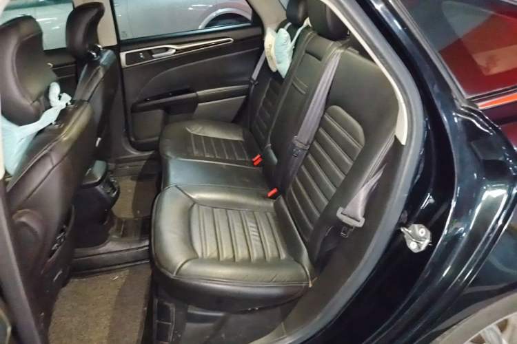 Used Ford Mondeo 2013 2.0L GTDi 200 Luxury Model Left Rear Seat