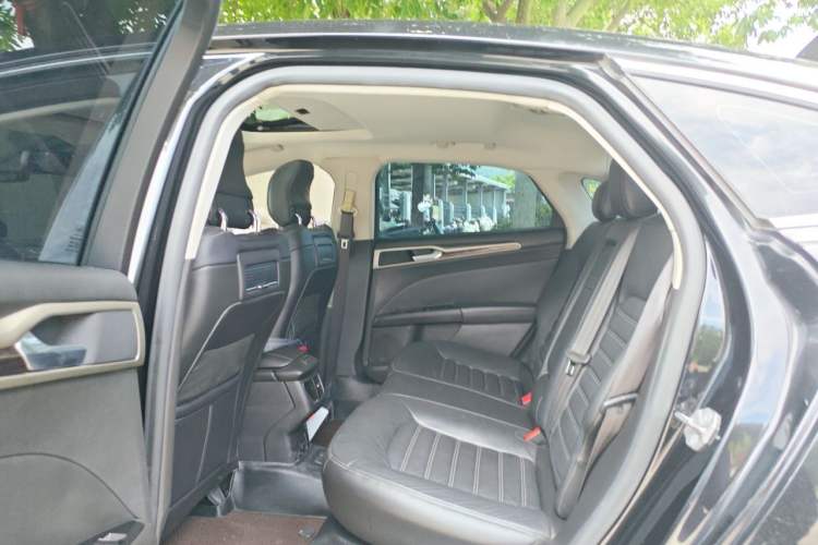 Used Ford Mondeo 2013 2.0L GTDi 200 Fashion Edition Left Rear Seat