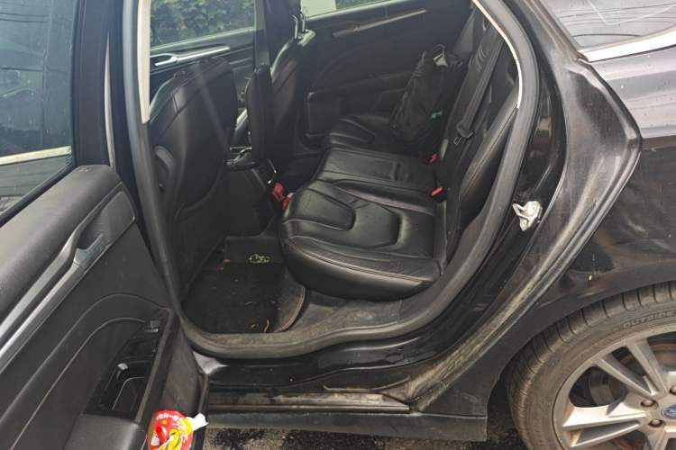 Used Ford Mondeo 2013 2.0L GTDi240 Luxury Sport Model Left Rear Seat