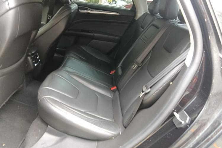 Used Ford Mondeo 2013 2.0L GTDi240 Luxury Sport Model Left Rear Seat