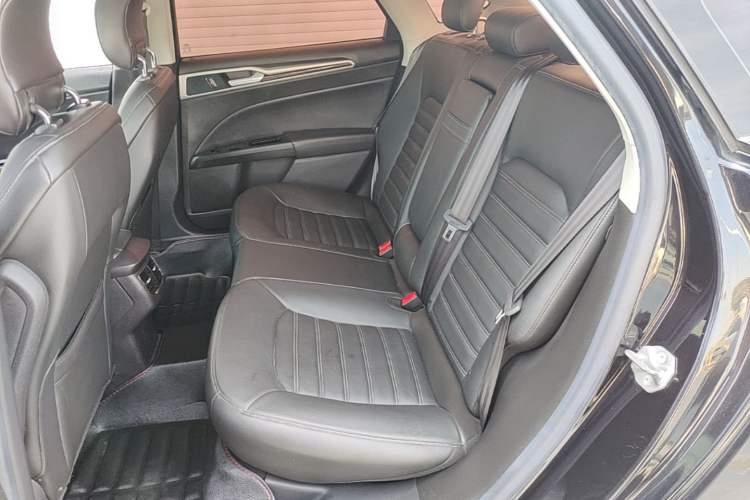 Used Ford Mondeo 2013 2.0L GTDi 200 Fashion Edition Left Rear Seat