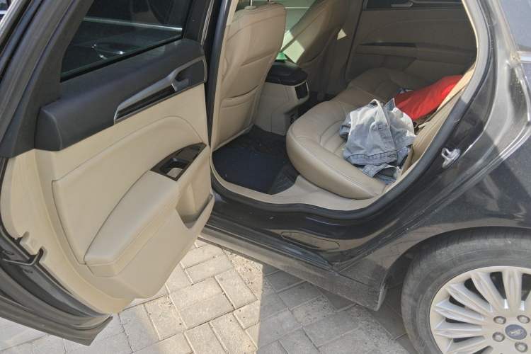 Used Ford Mondeo 2013 2.0L GTDi 200 Luxury Model Left Rear Seat