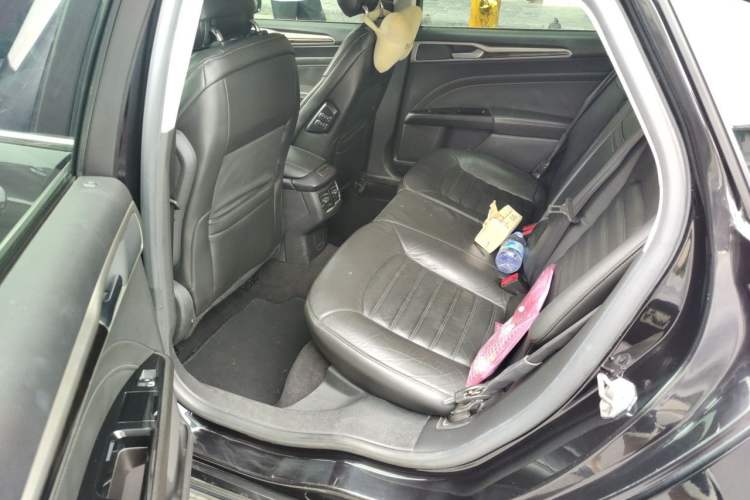 Used Ford Mondeo 2013 2.0L GTDi240 Flagship Edition Left Rear Seat