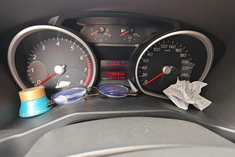 Used Ford Mondeo 2013 2.3L Fashion Edition Odometer Close Up